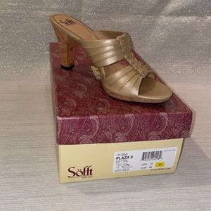 Sofft Plaza II slip-on sandal size 10 in soft gold color